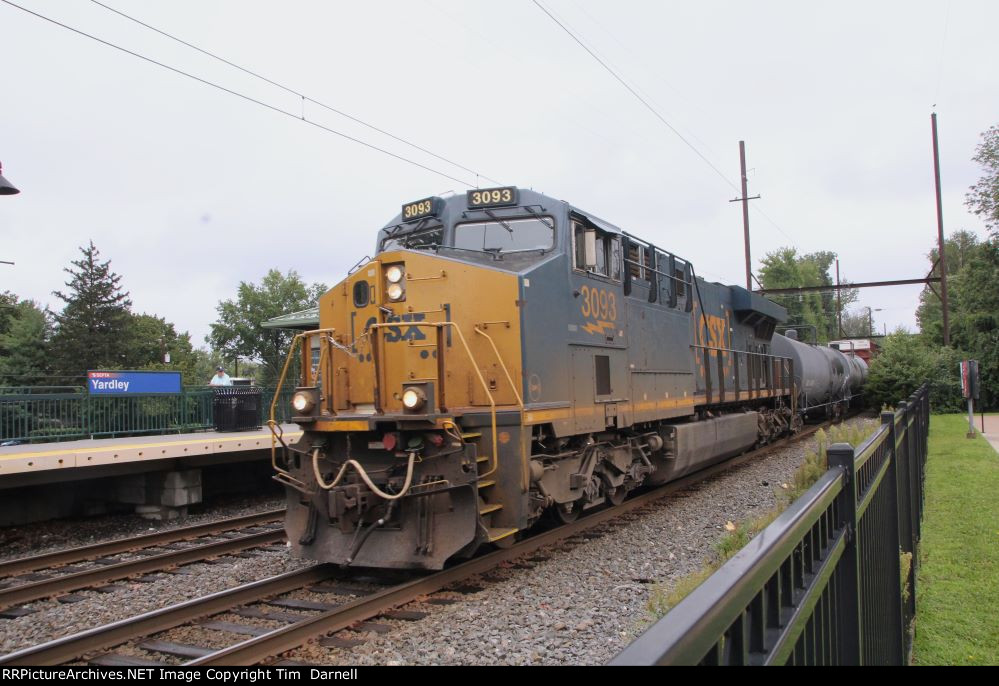 CSX 3093 leads M403